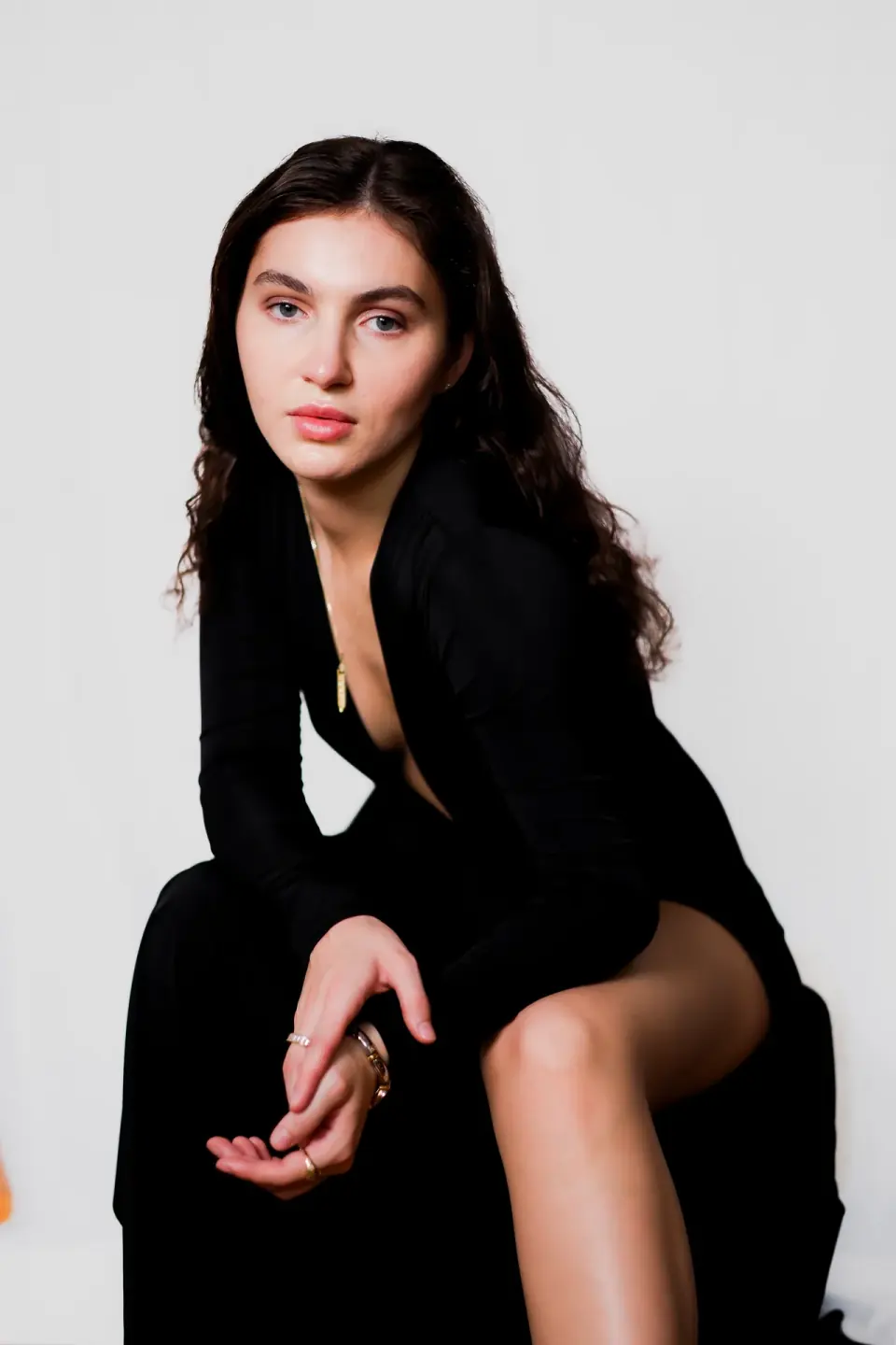 Leeza 02. Portraits, editorial, available light.